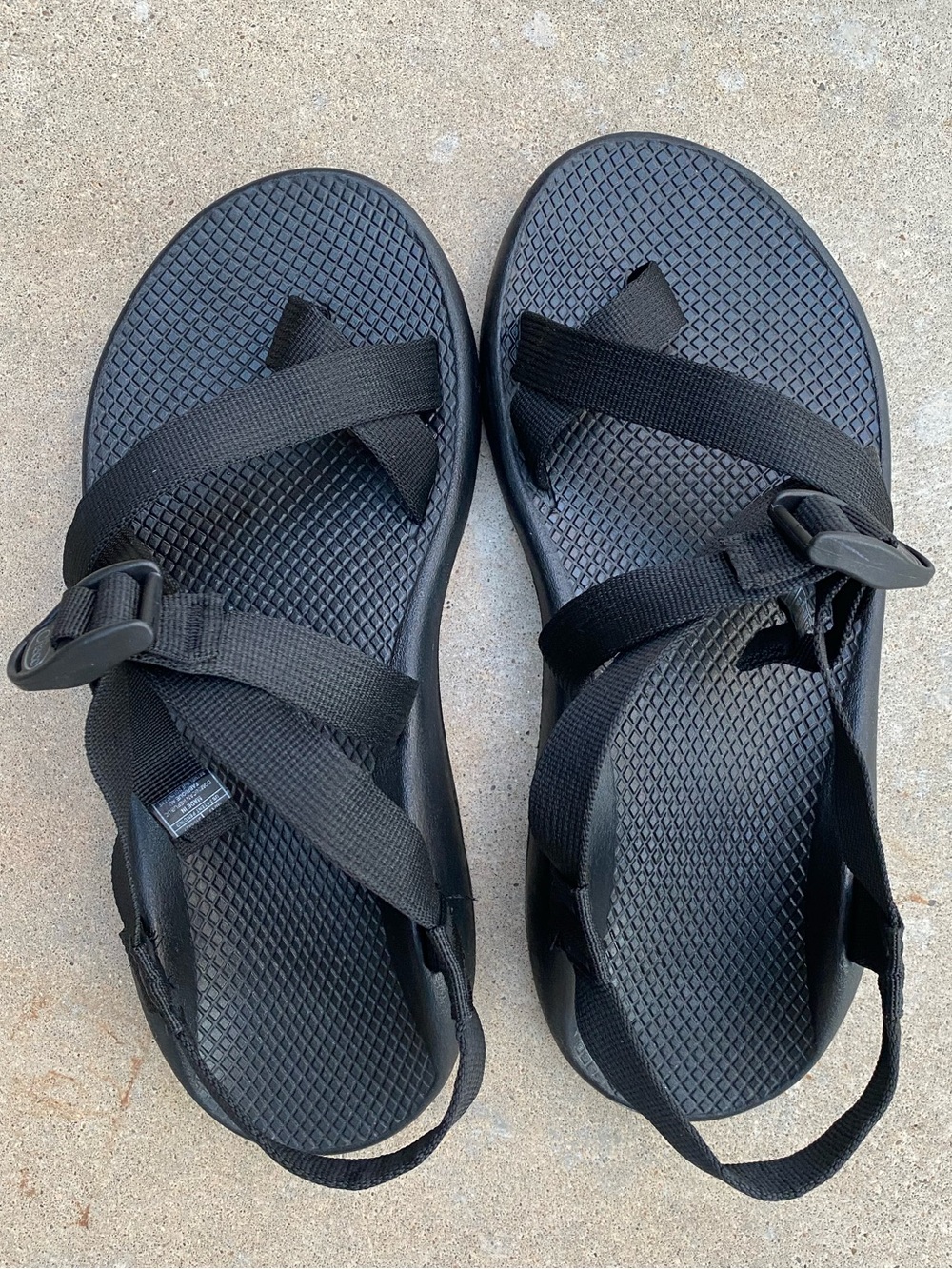EUC Chaco Men’s Z2 black sandal, size 10